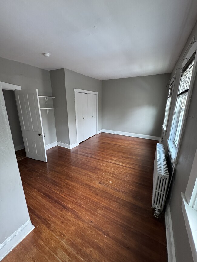 Building Photo - 313 N Mulberry St