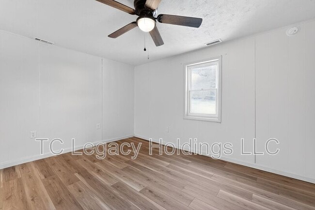 Building Photo - 218 George St