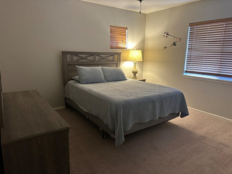 Building Photo - 11987 Bolton Dr