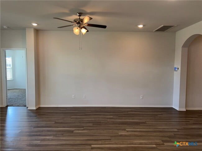 Building Photo - 302 Saddleback Trl