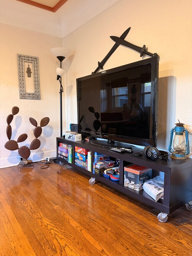 Building Photo - 5077 Olivewood Ave