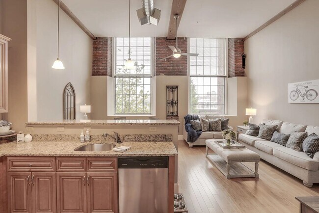 Building Photo - 70 Foundry St