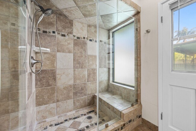 Building Photo - 605 N El Rio Dr