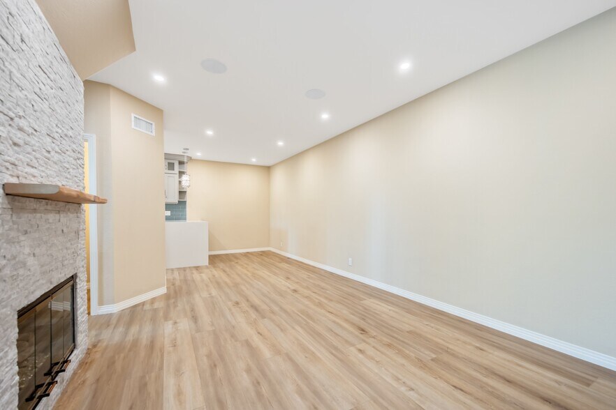 Building Photo - 5530 Spanish Oak Ln