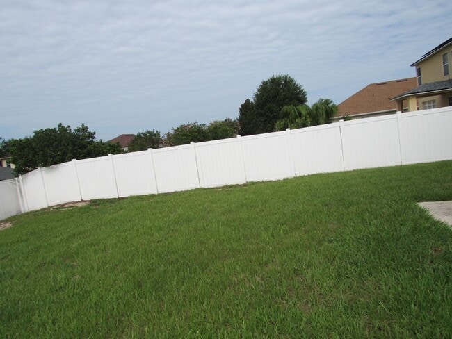Building Photo - BEAUTIFUL 3 BEDROOM, 2 BATH, 3 CAR GARAGE ...