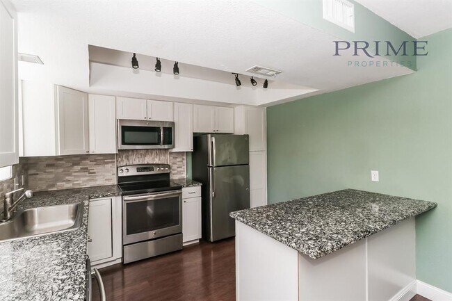 Building Photo - 8938 N Plaza