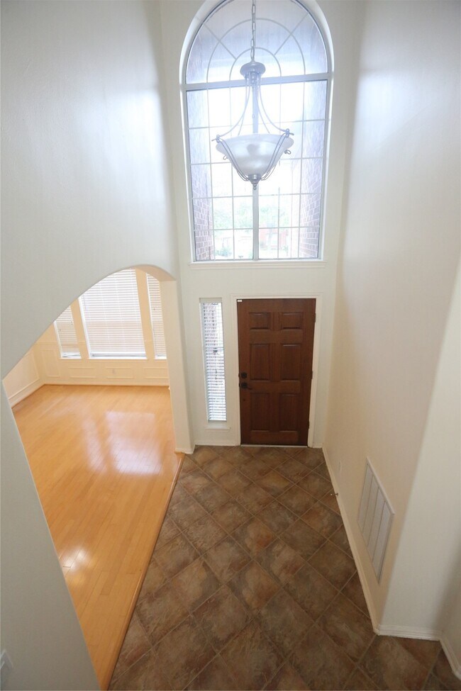 Building Photo - 1611 Candleston Ln