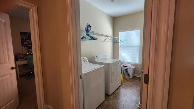 Building Photo - 1680 Sugar Ridge Dr