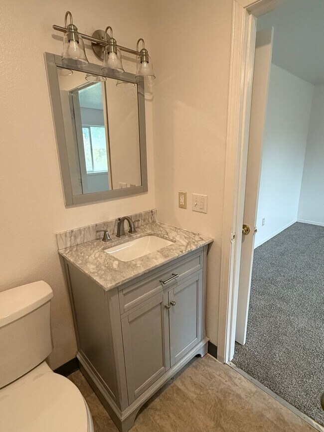 Building Photo - West Anchorage| END UNIT | 3BR 2.5BA | Gar...