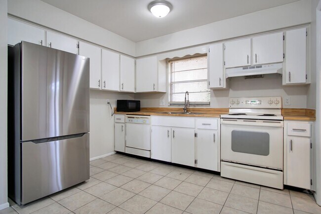 Building Photo - 2287 Avenue G NW