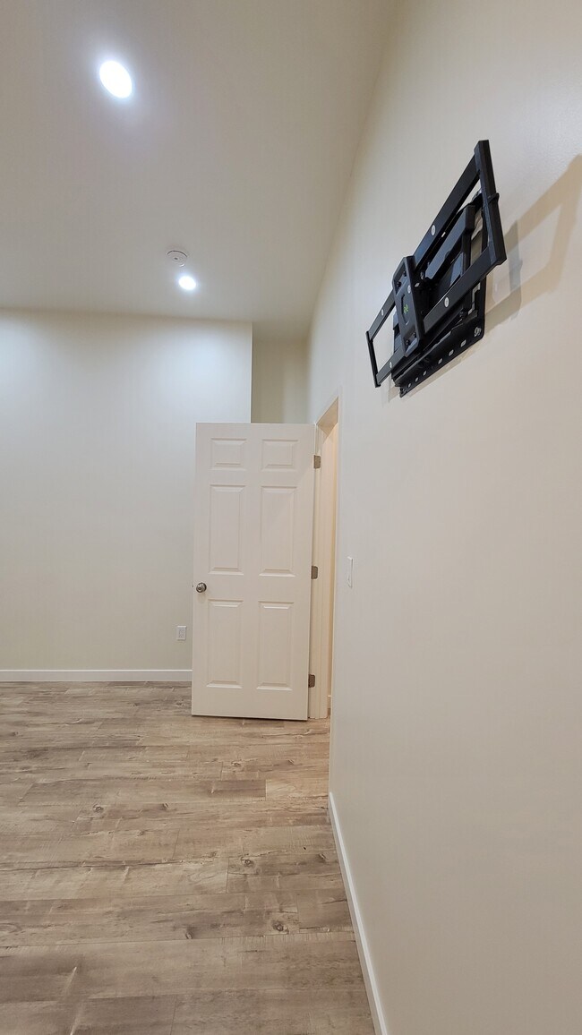 Unit B - 7415 Beckford Ave