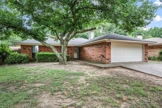 Building Photo - 504 Warbler Dr