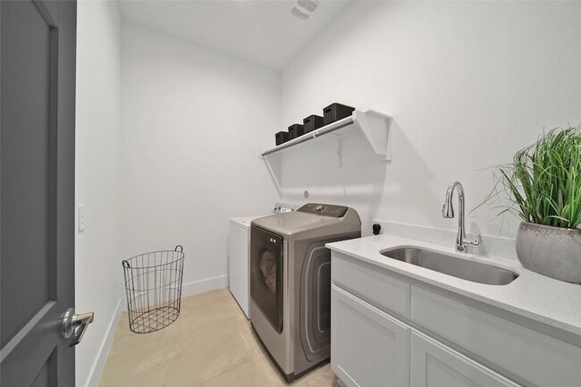 Building Photo - 1015 Oak Briar Ln
