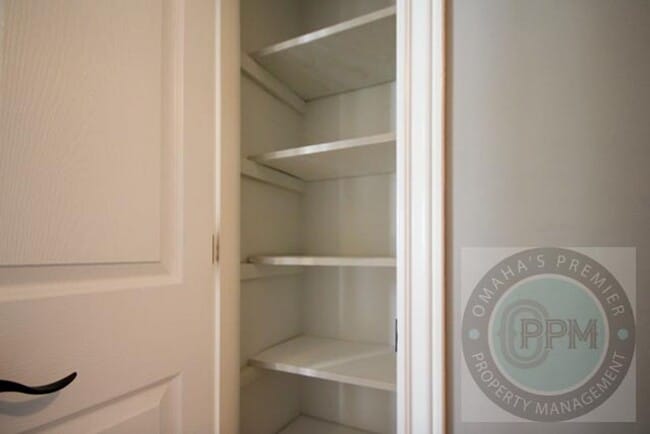 Building Photo - Discover this 3- Bd, 2.5-Ba Omaha, NE,