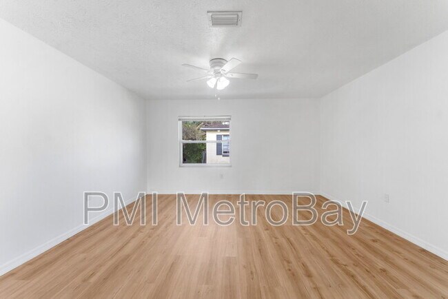 Building Photo - 4009 E Bird St