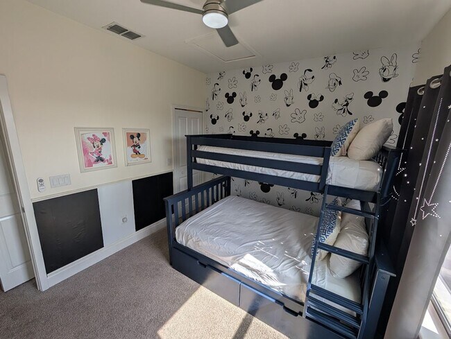 Building Photo - Beautiful Executive 4 Bed 3 Bath Home in Davenport!