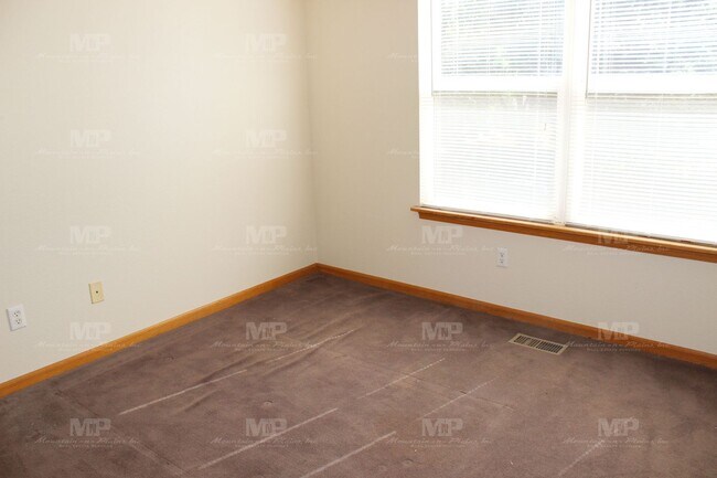 Building Photo - Bring three of your friends!