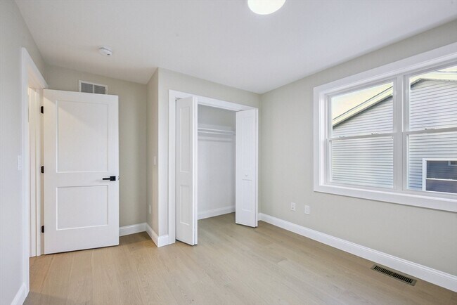 Building Photo - 108 Stowe St