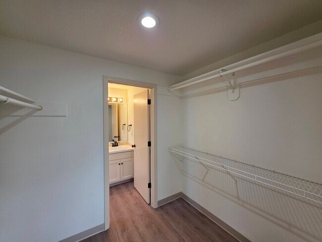 Building Photo - 1607 S Olson St