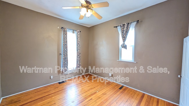 Building Photo - 2102 W Kiowa St