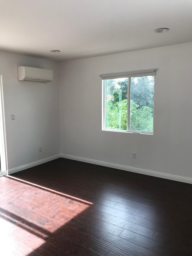 Building Photo - Spacious Dual-Unit Home in Prime Echo Park Location *Close to Dodger Stadium*