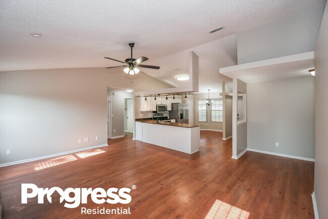 Building Photo - 8155 Pineverde Ln