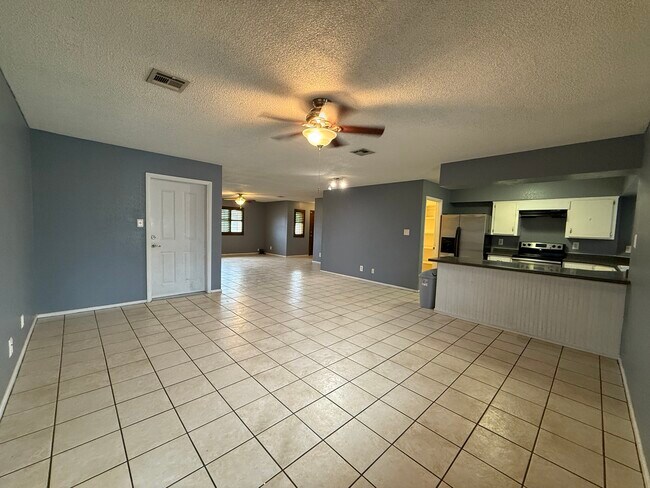 Building Photo - 1356 S 41st Ave