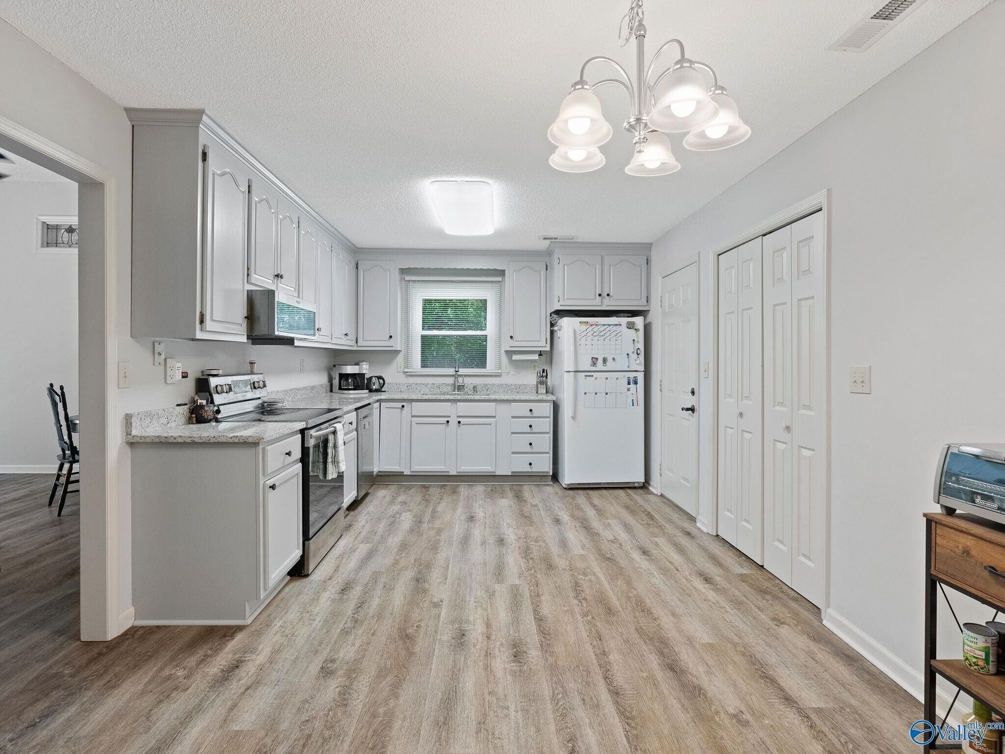 Building Photo - 105 Whisperbrook Cir