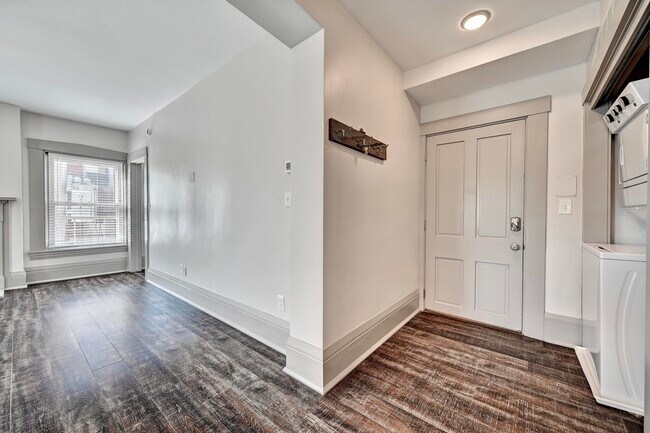 Building Photo - 519 Greenup St