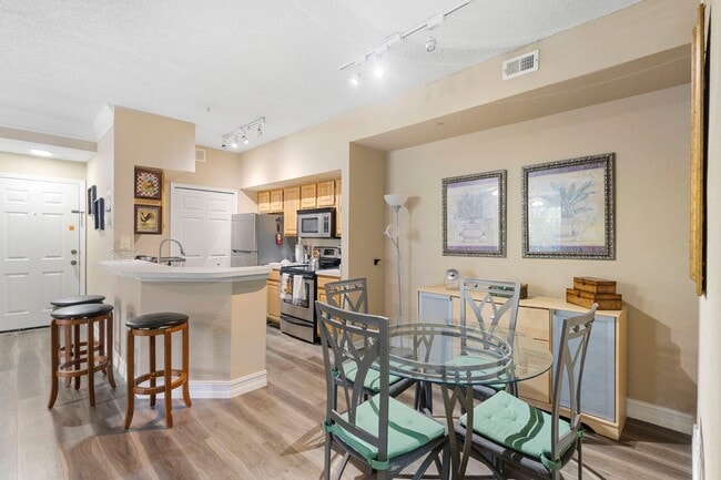 Building Photo - 13016 Plantation Park Cir