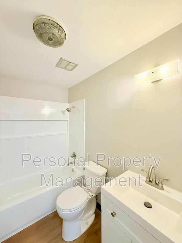 Building Photo - 506 E 34th St