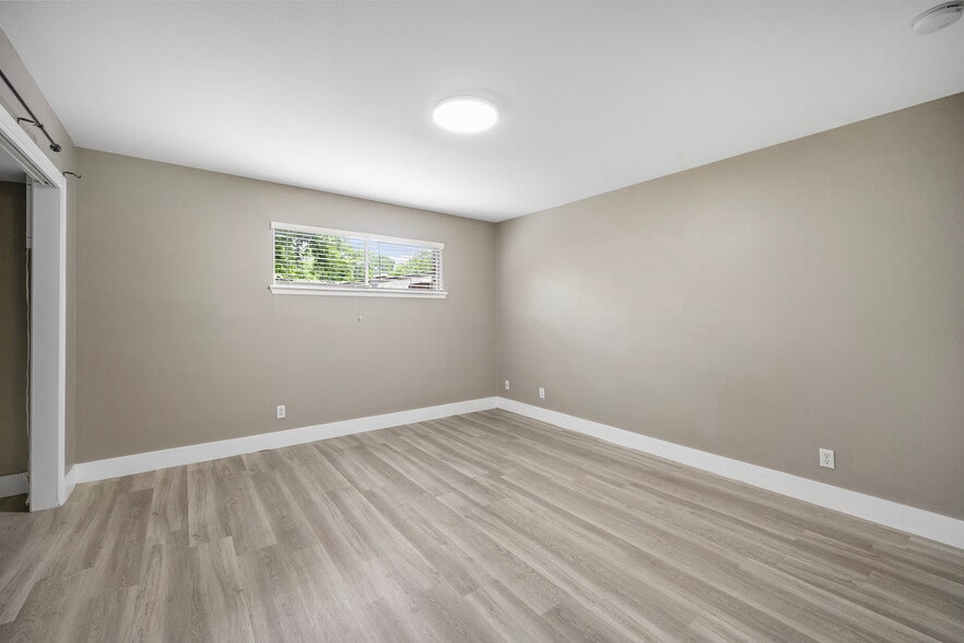 Master - 2303 East Side Dr