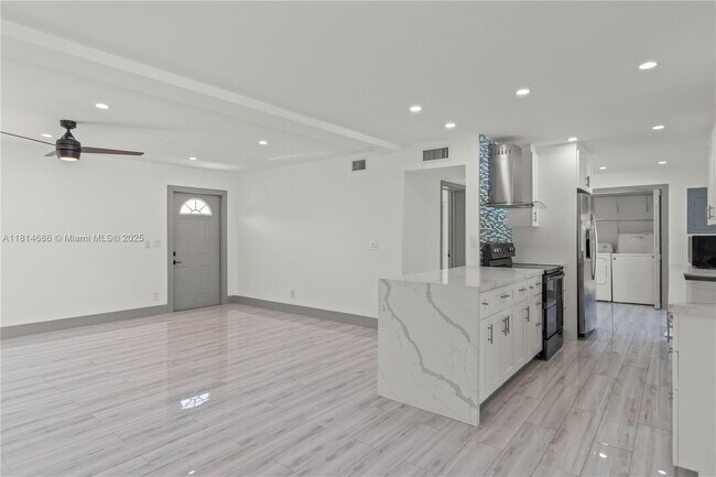 Building Photo - 7913 NW 72nd Ave