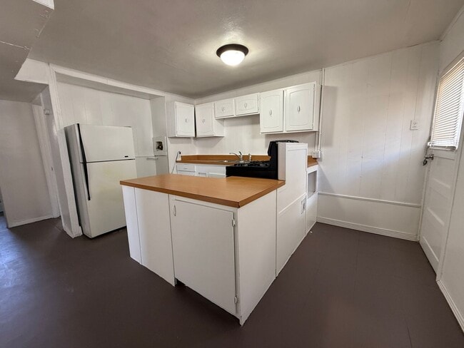 Building Photo - 2423 Copper Ave