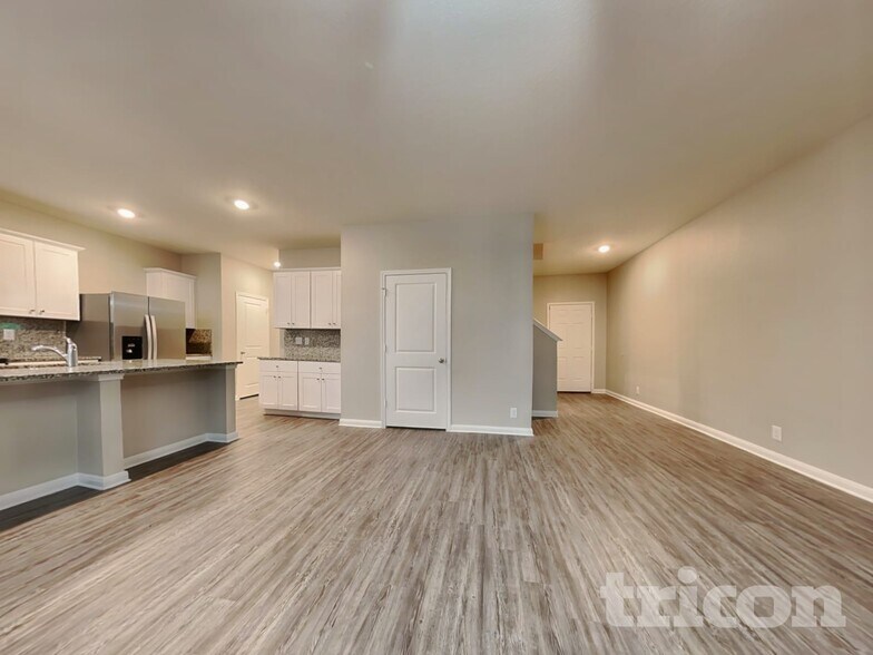 Building Photo - 16019 Dominic Pl