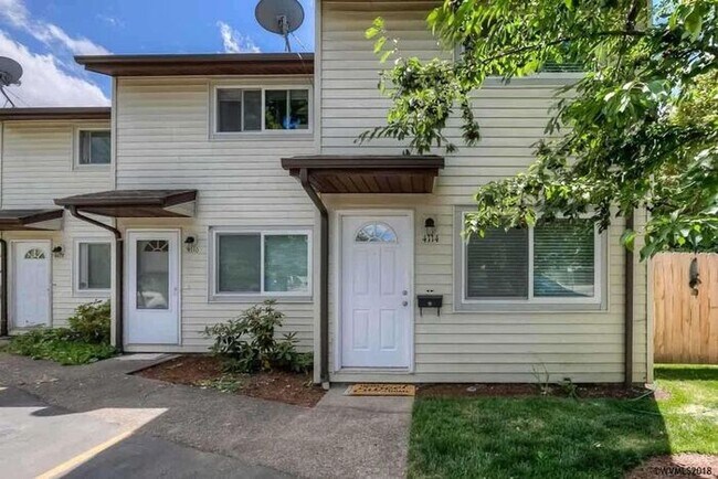 Building Photo - Updated 2BD/1BA Townhome- Move-In Ready Just in Time for Summer!