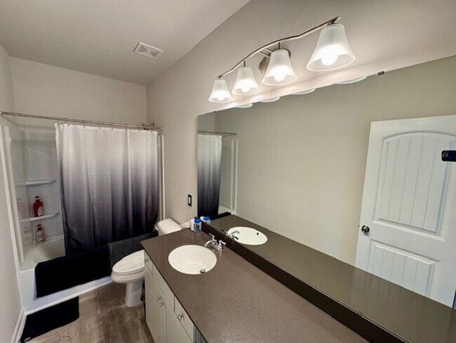 Building Photo - UP TO $500 OFF ONE MONTH!