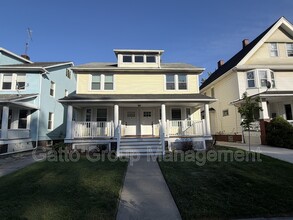 Building Photo - 1305 W 106th St
