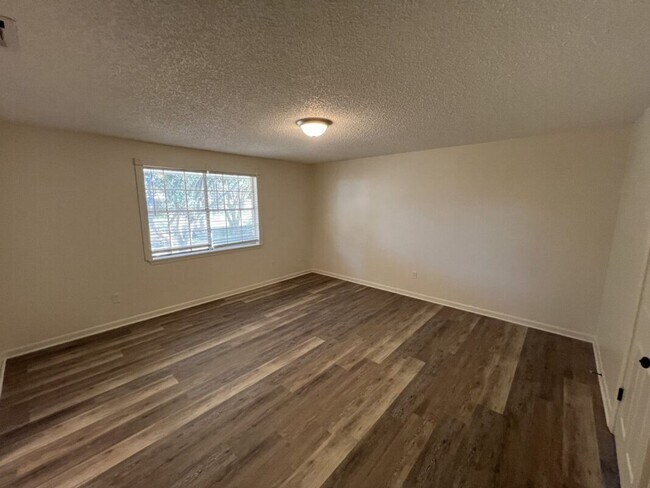 Building Photo - Newly renovated Single-Family Home in Shenandoah Estates Subdivision!