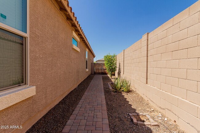 Building Photo - 10743 W Bronco Trail