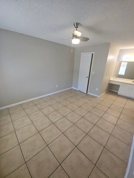 Building Photo - 4658 Commander Dr