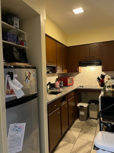 Building Photo - 921 E Huron St