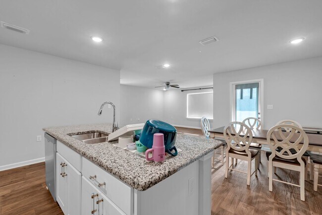 Building Photo - Charming 4BR / 2BA rental in desirable Daphne, AL — great neighborhood, move-in ready.