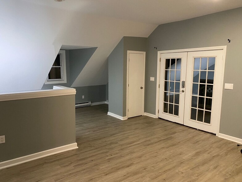 Building Photo - 515 Hollis Rd