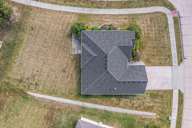 Building Photo - 1704 Ballentine Ln