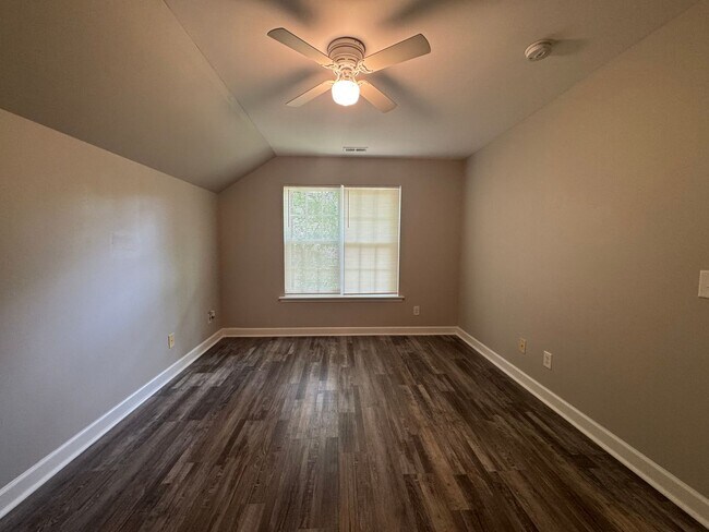 Building Photo - 3 Bedroom Near Downtown Wake Forest
