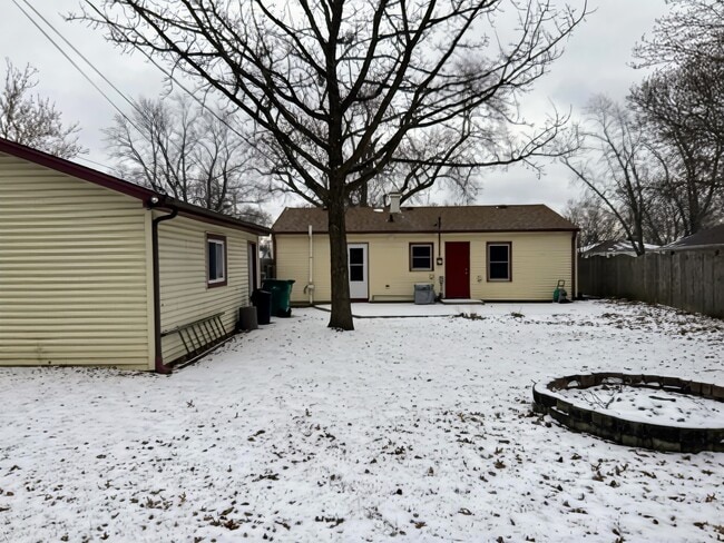 Building Photo - 905 Brentwood Dr