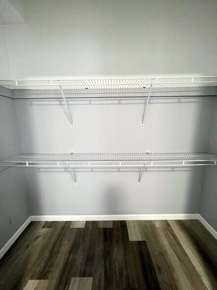 Building Photo - 2102 W 37th St