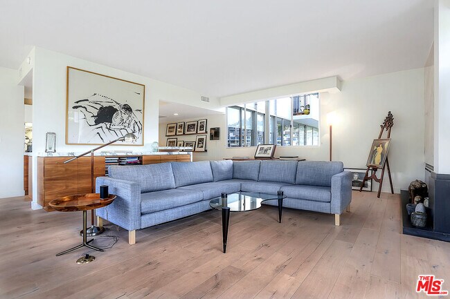 Building Photo - 17352 Sunset Blvd