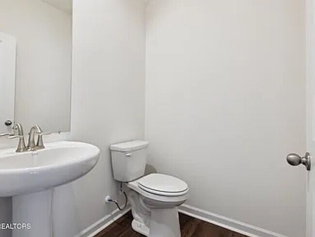 Building Photo - KODAK LOCATION! Lots of Amenities!!